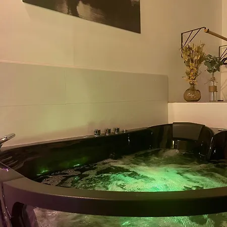 35 M2 Baignoire Balnéo Terrasse Privée Appartamento